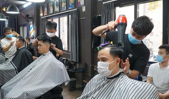 Một thợ cắt tóc dương tính, Hà Nội khẩn tìm người đến Hair Salon Mẹ Ớt