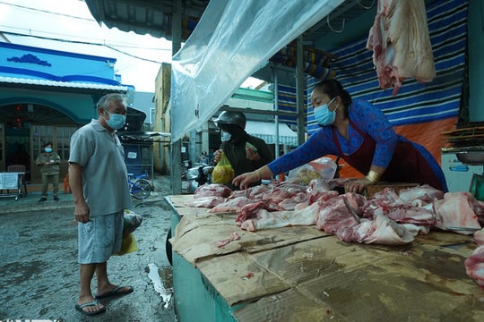 Giá lợn hơi tăng trở lại mốc 50.000 đồng/kg sau khi giảm "sốc"