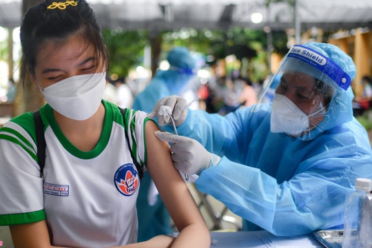 Ảnh: Ngày đầu tiên TP.HCM tiêm vaccine COVID-19 cho trẻ em