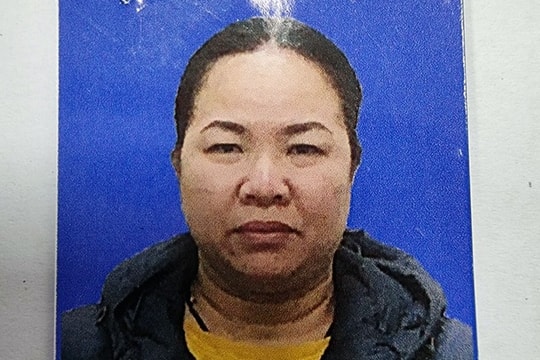 "Nữ quái" giả danh công an, lừa xin việc, đổi tiền mới