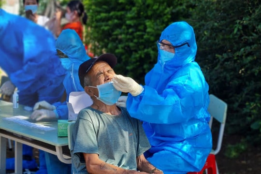 Số ca mắc COVID-19 tăng nhanh, nhiều địa phương lên phương án điều trị F0 tại nhà