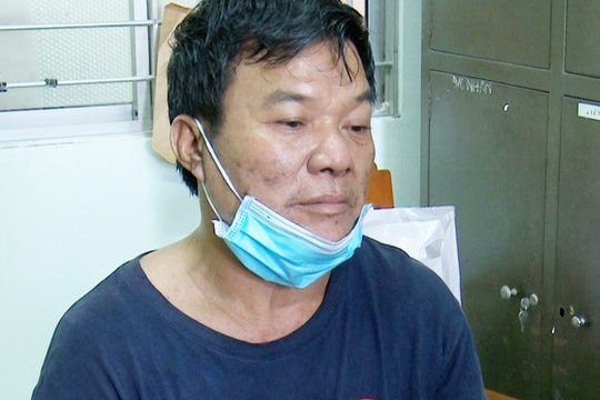 Khởi tố người đàn ông tưới xăng đốt vợ