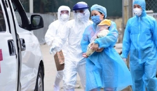 Bộ Y tế: 6 dấu hiệu trẻ mắc COVID-19 chuyển nặng cần đưa tới bệnh viện