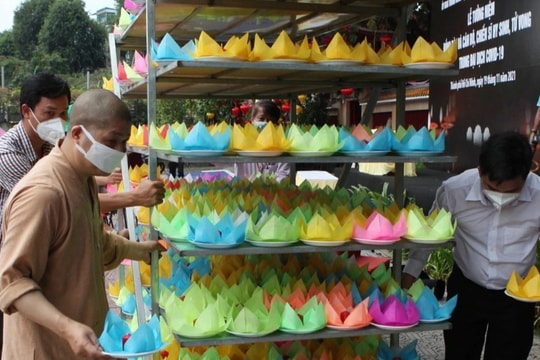 Hàng nghìn hoa đăng sẵn sàng cho Lễ tưởng niệm 20h tối nay