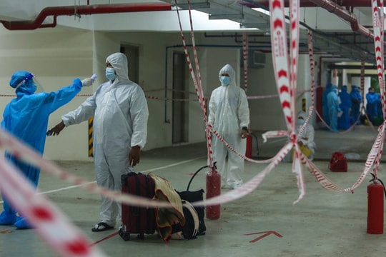 Toàn cảnh COVID-19 sáng 21/11: 13% F1 ở Hà Nội thành F0, nguy cơ lây nhiễm chéo trong khu cách ly