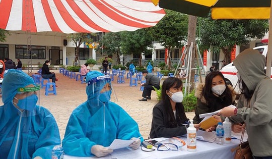 Ngày đầu Hà Nội tiêm vaccine cho học sinh THPT