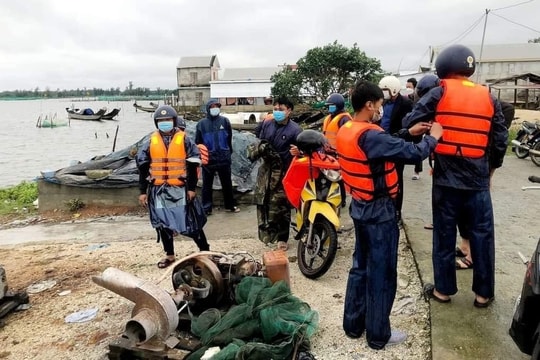 Vợ chết, chồng mất tích nghi do lật ghe trên hồ tôm ở TT-Huế