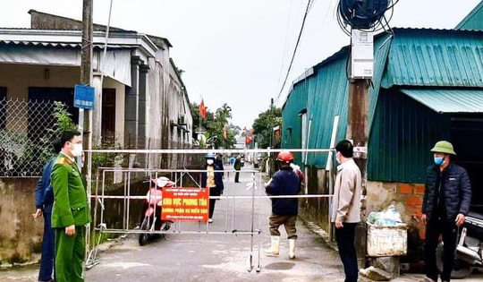 Người đàn ông mắc COVID-19 sau khi tổ chức đám cưới cho con