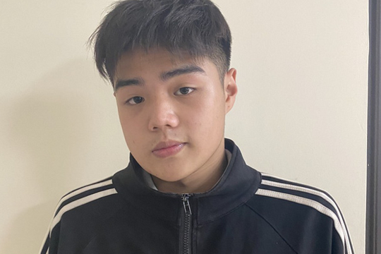 Thiếu niên dùng dao chém xe cảnh sát, đòi thả bạn sẽ bị xử lý như thế nào?