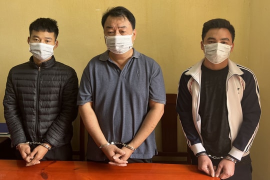 Đốt 2 ô tô để trả thù cá nhân