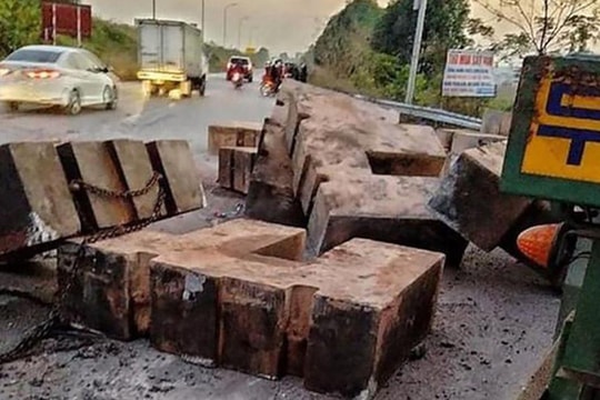 Tài xế xe đầu kéo làm rơi bê tông khiến người đi đường tử vong phải chịu nhiệm gì?