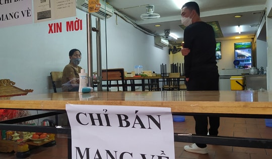Nhiều cửa hàng ăn uống tại quận Đống Đa 'trở tay không kịp' khi áp dụng 'chỉ bán mang về'