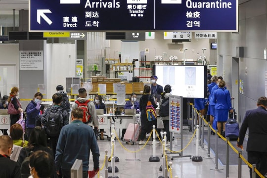 Toàn cảnh COVID-19 chiều 17/12: Nhật Bản sửng sốt phát hiện ca Omicron đầu tiên trong cộng đồng