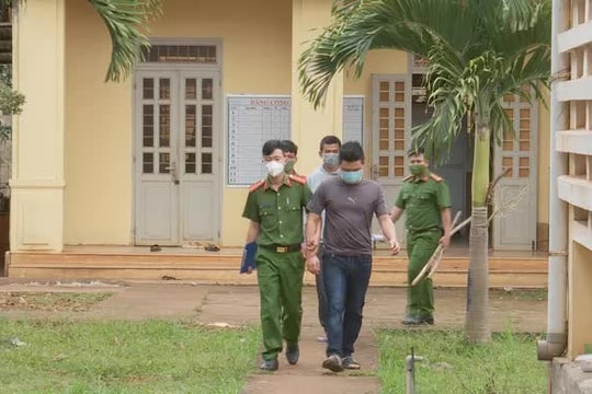 Bắt giữ 2 kẻ nhốt người vào chuồng sắt rồi đánh chết