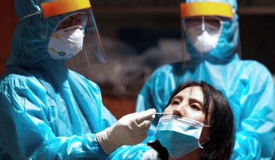 Sáng 21/12: Gần 1.100 ca COVID-19 đang thở máy và ECMO; TP.HCM rà soát tất cả người nhập cảnh là F0 từ ngày 28/11