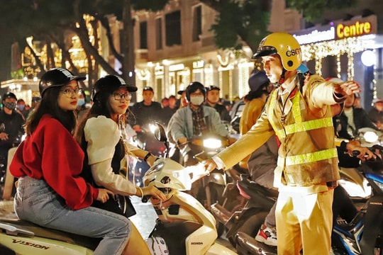 Lập 10 chốt cấm đường quanh Nhà thờ Lớn đêm Giáng sinh