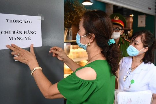 Ba quận trung tâm Hà Nội cấm bán hàng ăn uống tại chỗ