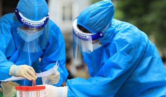 Hà Nội có gần 1.900 ca mắc mới trong ngày Giáng sinh, 8 quận, 67 xã/phường thành 'vùng cam'