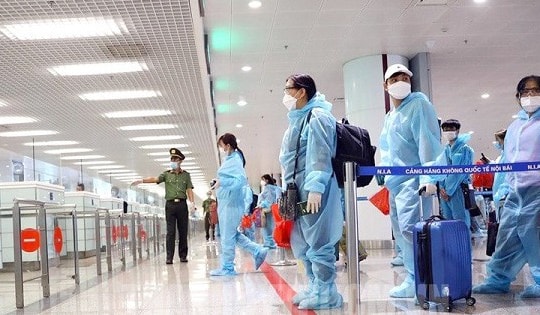 Từ ngày 1/1/2022, Hà Nội yêu cầu người nhập cảnh tự cách ly tại nơi lưu trú từ 3 - 7 ngày