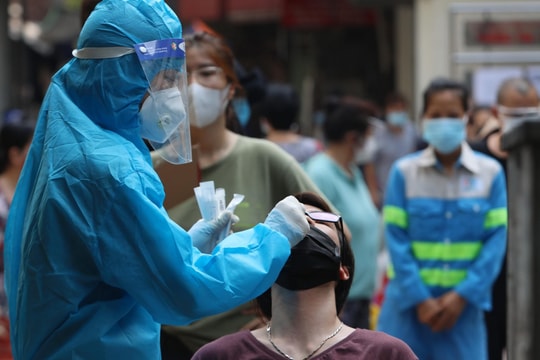 Toàn cảnh COVID-19 chiều 28/12: Giám đốc Sở Y tế Hà Nội "Phải chấp nhận dịch bệnh lây lan"