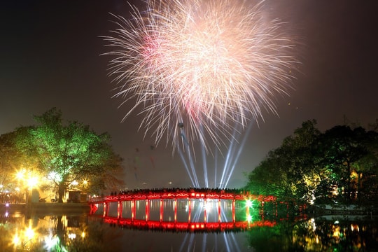 Toàn cảnh COVID-19 chiều 30/12: Hà Nội không tổ chức bắn pháo hoa chào năm mới