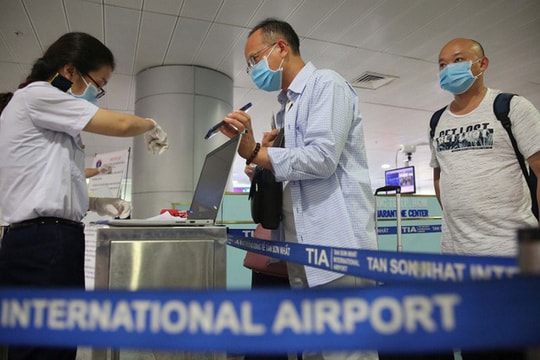 Tin COVID-19 sáng 31/12: Hà Nội bỏ cách ly tập trung khách nhập cảnh từ nước có Omicron