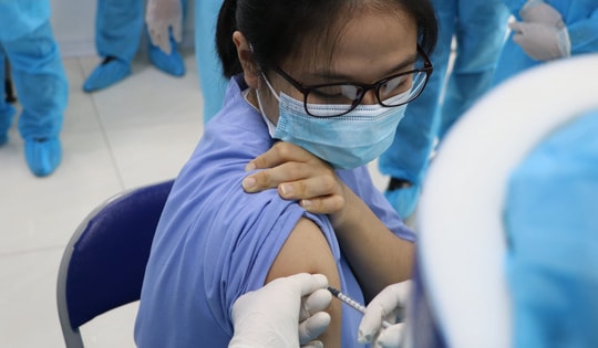 Chiều 1/1: Cả nước tiêm trên 152 triệu liều vaccine phòng COVID-19; 5 người nhiễm biến chủng Omicron tại TP HCM đã âm tính