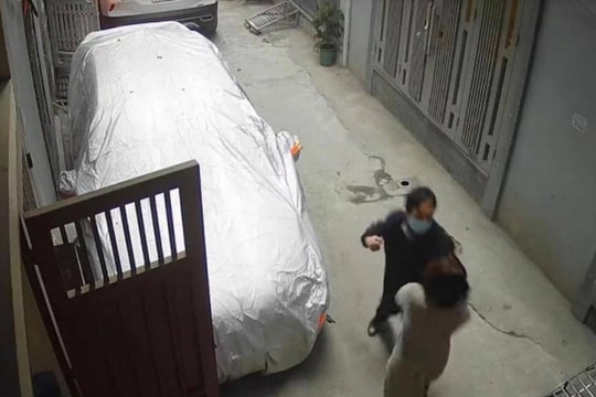 Phó vụ trưởng đánh hàng xóm bị tạm đình chỉ công tác