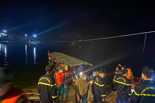 Lật thuyền trên sông, 3 người mất tích, 1 người thoát chết