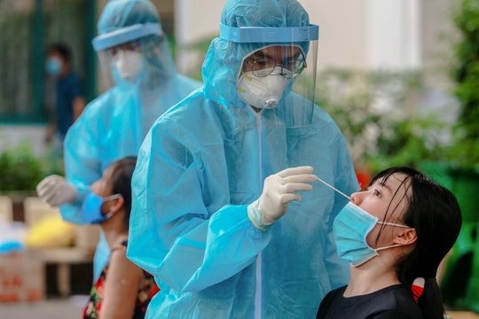 Nhiều địa phương không yêu cầu phải trình giấy xét nghiệm khi về quê ăn Tết