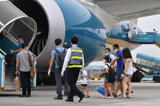 Đối tượng khách nào khi đi máy bay dịp Tết phải test COVID-19?