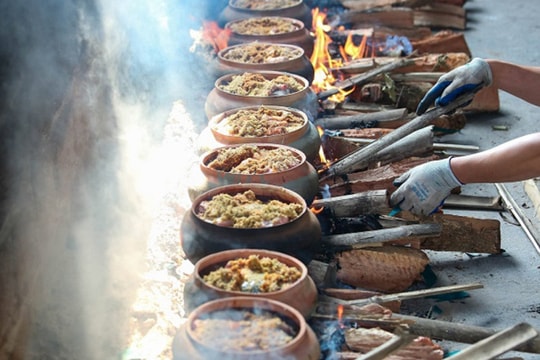 'Đập hộp' đặc sản cá kho niêu giá tiền triệu hút hàng ngày Tết