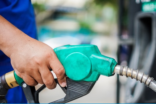 Giá xăng tăng mạnh trước Tết