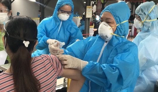 Chiều 26/1: Việt Nam đã tiếp nhận hơn 211,9 triệu liều vaccine phòng COVID-19; Đà Nẵng lập phòng khám tư vấn điều trị hậu COVID-19