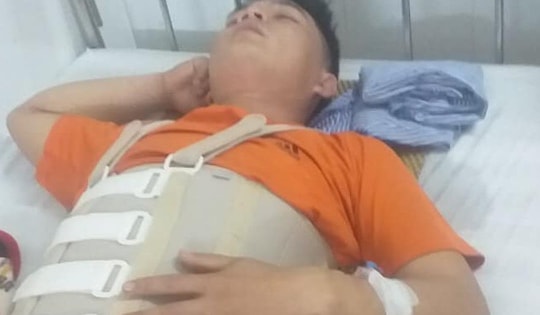 Chồng tai nạn ngày cận Tết, vợ trẻ vừa mới sinh con chạy khắp nơi vay mượn vẫn không đủ tiền viện phí