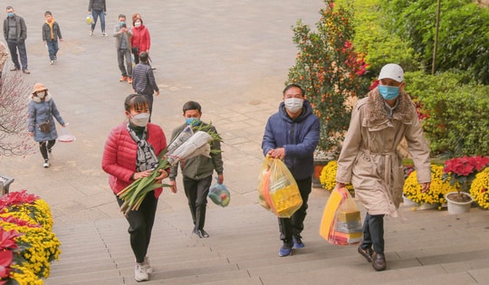 Nhiều người hành hương về đất Tổ trong dịp đầu năm mới