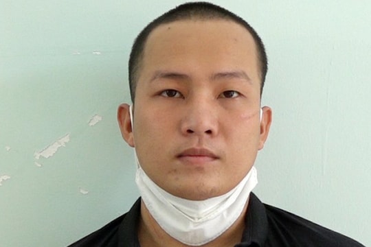 Tạm giam thanh niên tạt xăng đốt công an