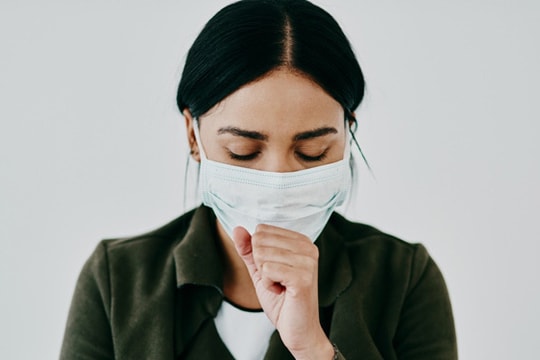 Ho do COVID-19: Làm gì để giảm triệu chứng?