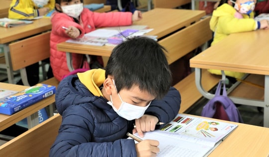F0 ở trường học liên tục tăng, nhiều địa phương dừng học trực tiếp