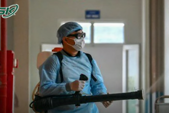 99% F0 điều trị tại nhà, dân Hà Nội "truy lùng" dịch vụ phun khử khuẩn 