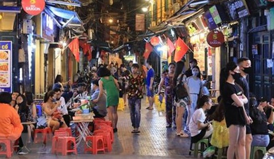Hà Nội bỏ quy định hàng quán đóng cửa trước 21h, phố đi bộ hồ Gươm hoạt động lại