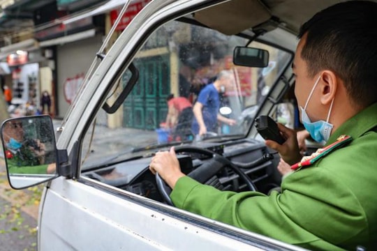 Hà Nội tất bật chỉnh trang đường phố trước giờ mở lại phố đi bộ Hồ Gươm