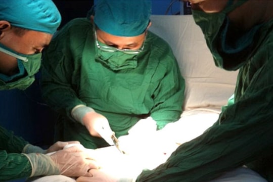 Các tình huống pháp lý trong vụ người vợ cắt 'của quý' của chồng