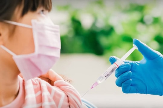 Trước và sau khi trẻ 5-11 tuổi tiêm vaccine COVID-19, cha mẹ cần lưu ý những gì ?