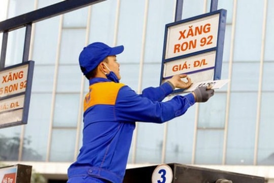 Giá xăng giảm hơn 800 đồng/lít từ 15h chiều nay