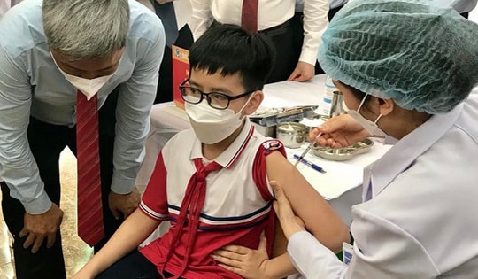 Gần 200 trẻ từ 5 - dưới 12 tuổi đầu tiên ở Việt Nam tiêm vaccine phòng COVID-19