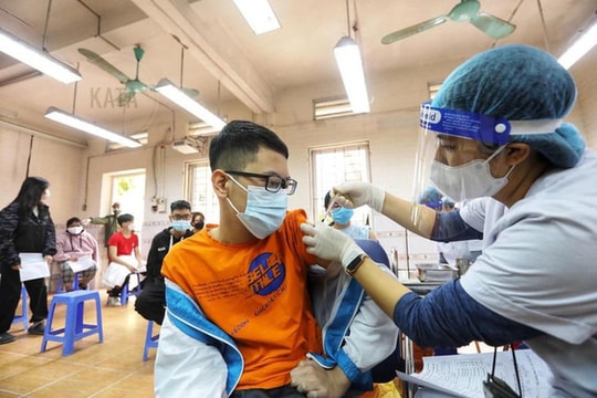 Chuyên gia hướng dẫn chăm sóc trẻ từ 5-11 tuổi sau khi tiêm vaccine phòng COVID-19