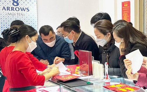 Giá vàng hôm nay 24/4: Giá vàng giảm có nên mua vào?