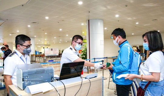 Sáng 25/4: Chỉ còn 600 ca COVID-19 nặng; Xin ý kiến về phương án điều chỉnh khai báo y tế tại cửa khẩu