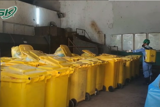 Nguy cơ lây nhiễm khi chất thải của F0 điều trị tại nhà vẫn trộn chung với rác sinh hoạt